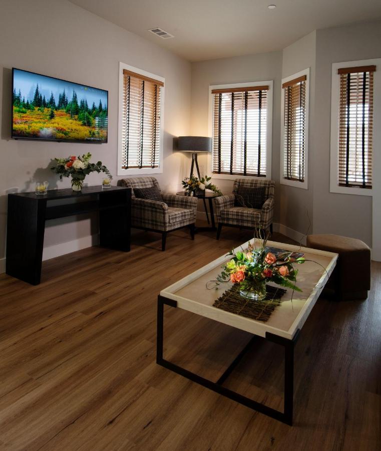 Gateway Hotel, Trademark Collection By Wyndham Copper Cove Subdivision ภายนอก รูปภาพ