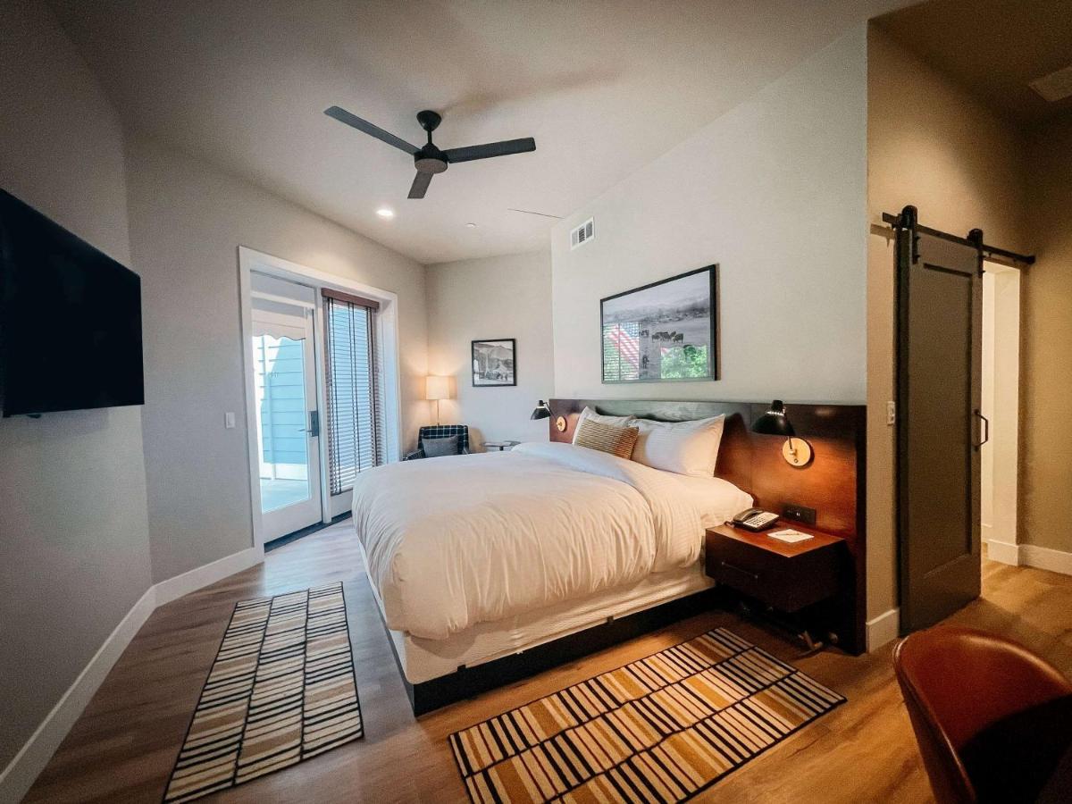 Gateway Hotel, Trademark Collection By Wyndham Copper Cove Subdivision ภายนอก รูปภาพ