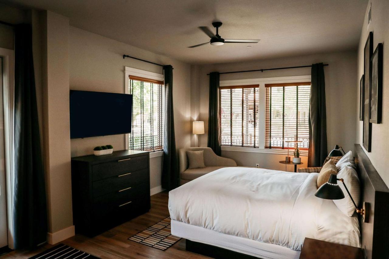 Gateway Hotel, Trademark Collection By Wyndham Copper Cove Subdivision ภายนอก รูปภาพ