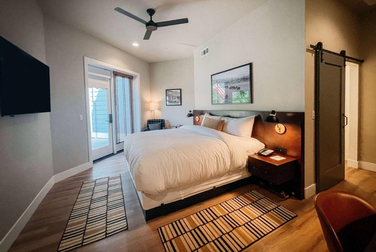 Gateway Hotel, Trademark Collection By Wyndham Copper Cove Subdivision ภายนอก รูปภาพ